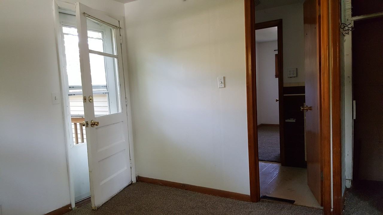 921 4th Ave Ne - Photo 6 of 20