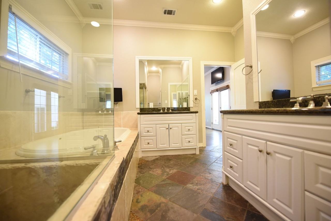5606 Stanford Ave - Photo 6 of 22