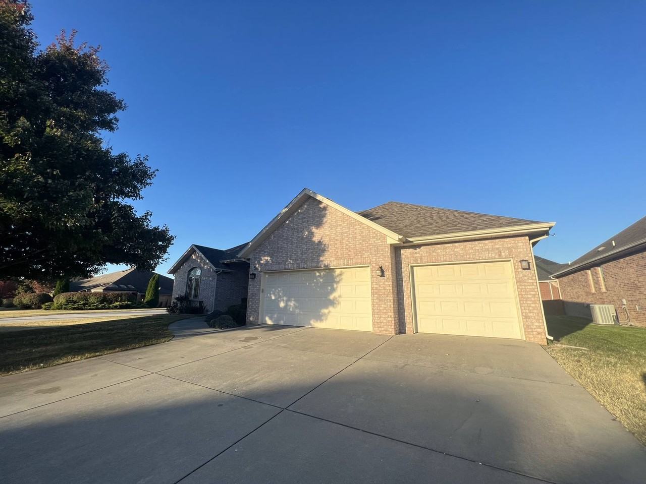 1441 Glade Ave - Photo 3 of 38