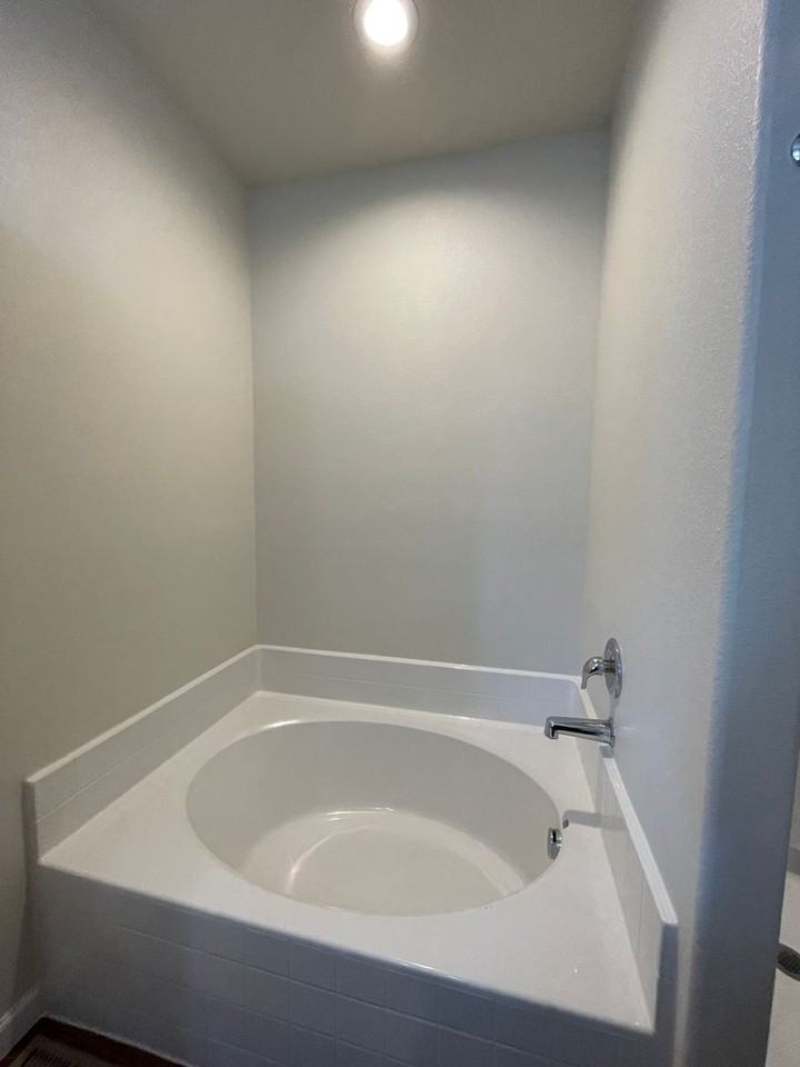 540 Colins Ct - Photo 4 of 18