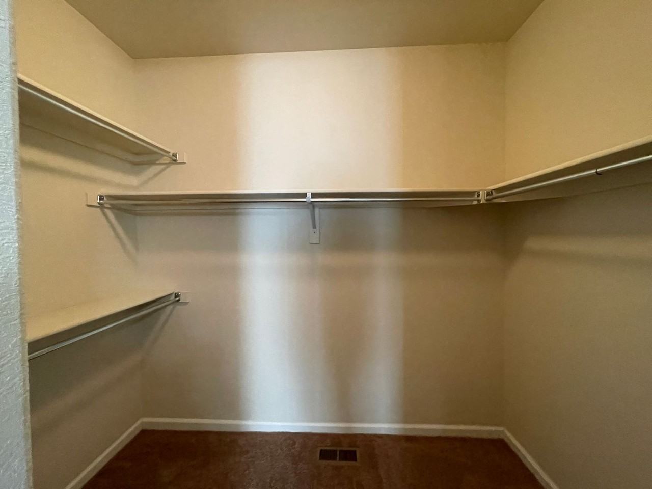 540 Colins Ct - Photo 6 of 18