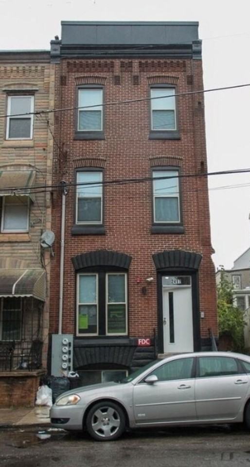 2417 Cecil B Moore Ave - Photo 2 of 5