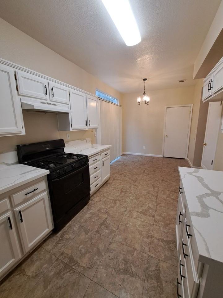 849 Chateau Cir - Photo 5 of 22