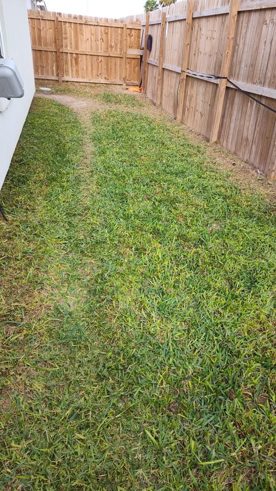 7006 N 56th Ln #3 - Photo 3 of 9