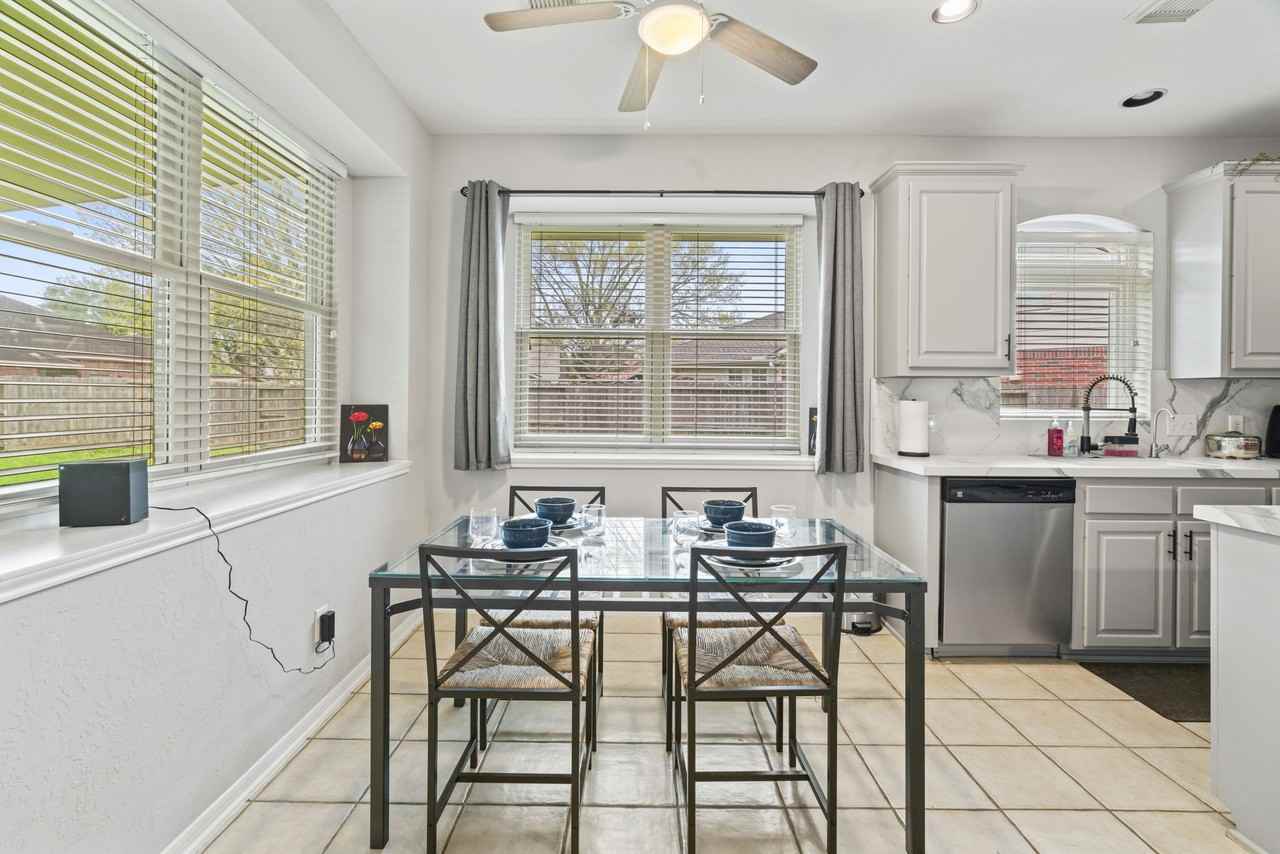 1230 Foxland Chase St #NA - Photo 2 of 20