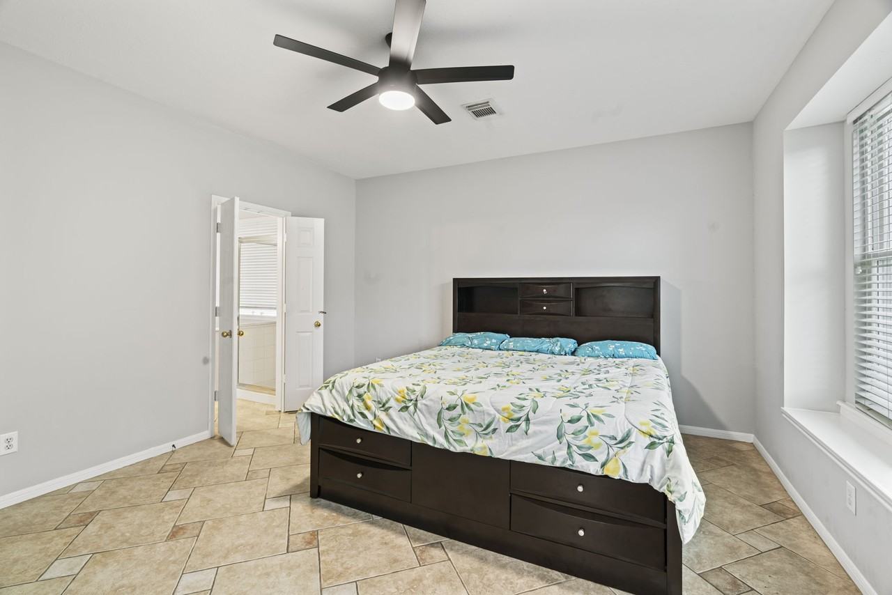 1230 Foxland Chase St #NA - Photo 3 of 20