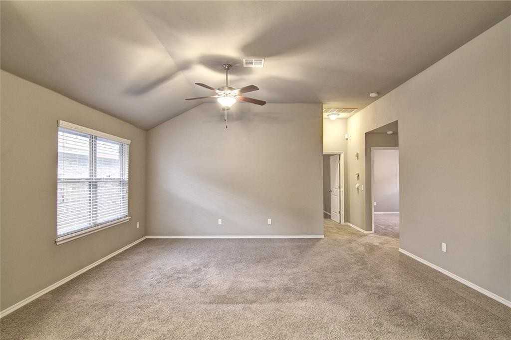 2352 Nw 198th St #1 - Photo 3 of 18