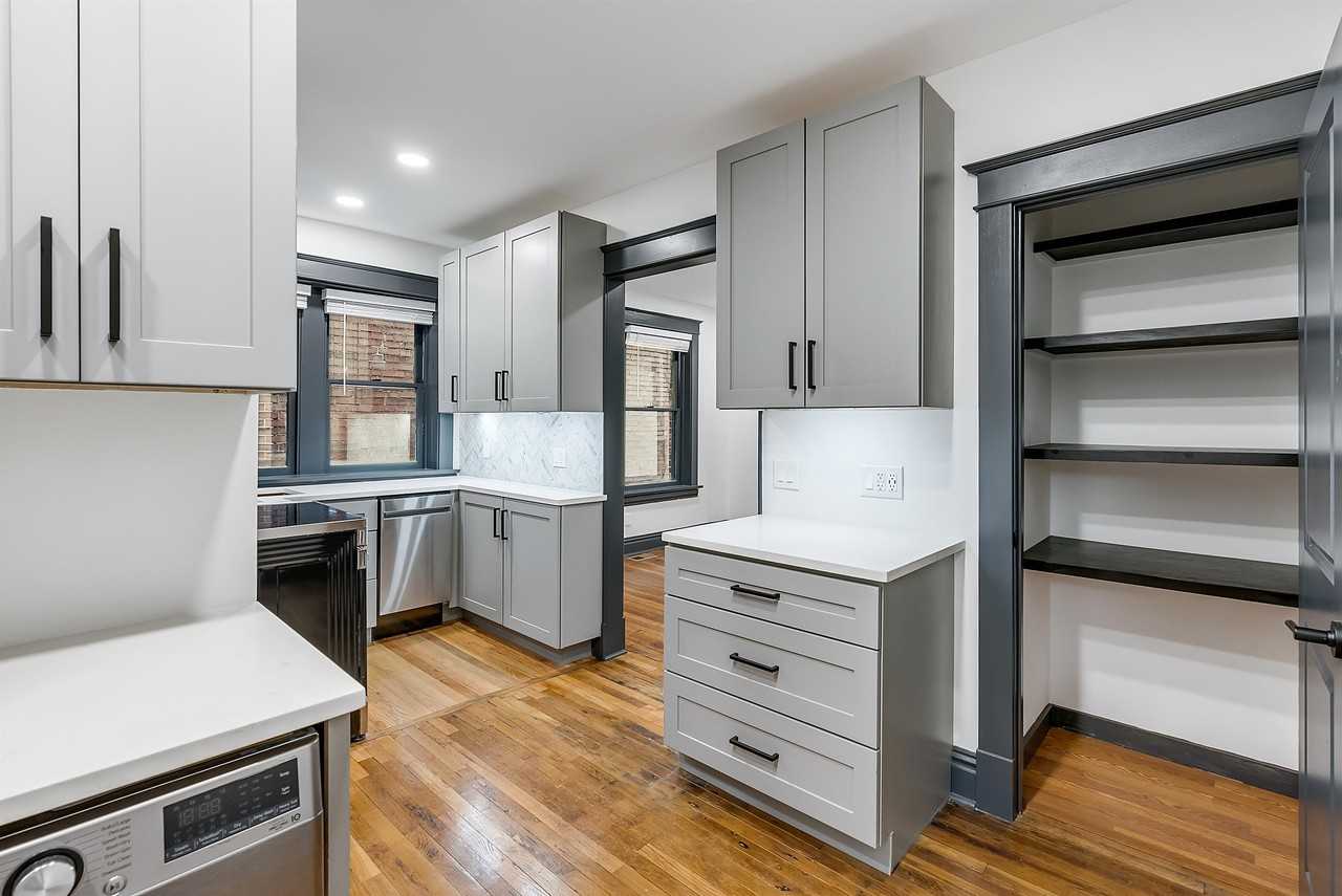 4512 Chouteau Ave Apt 1w #1W - Photo 3 of 10