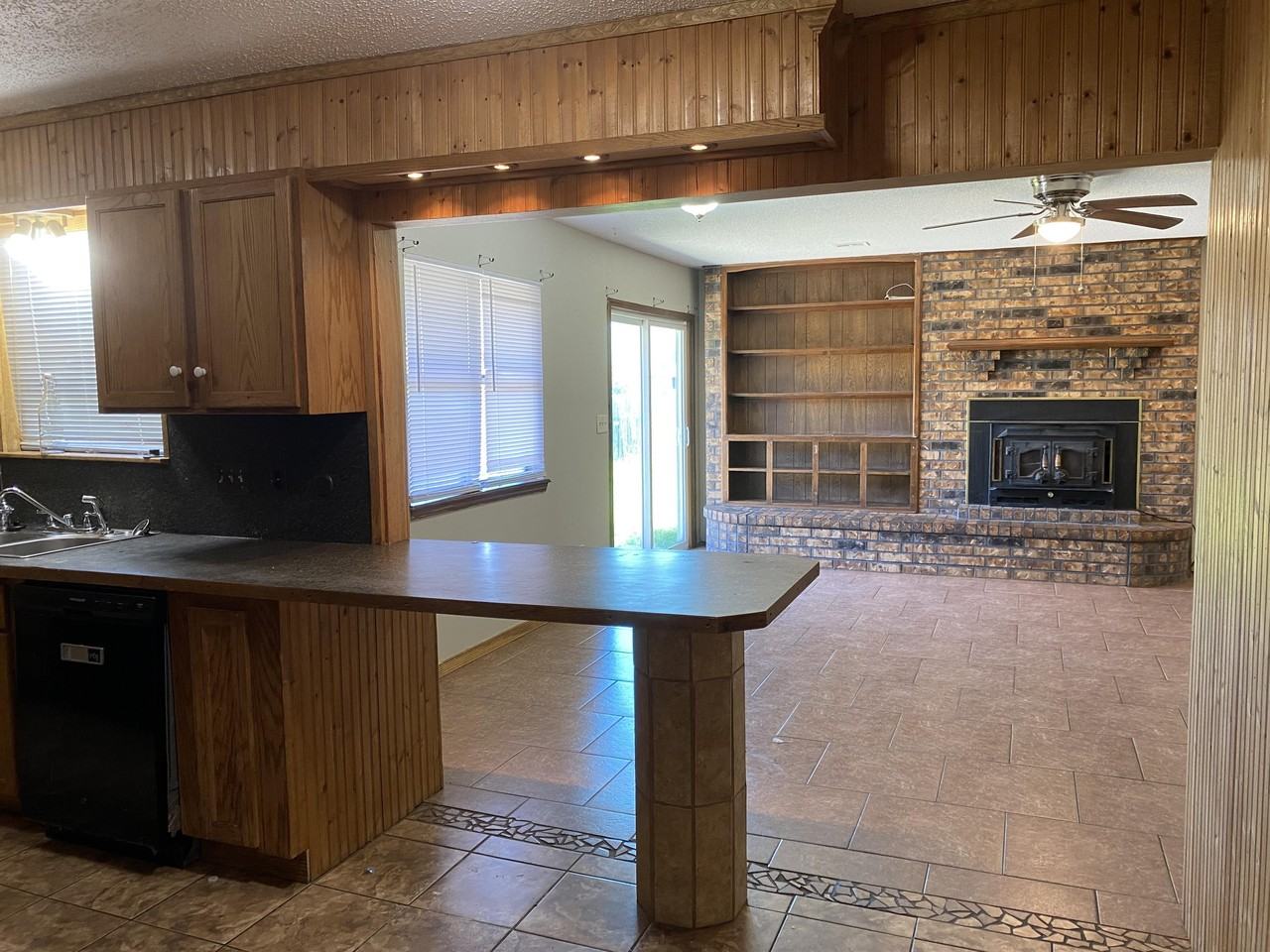 429 E Hillcrest Ln #1 - Photo 5 of 27