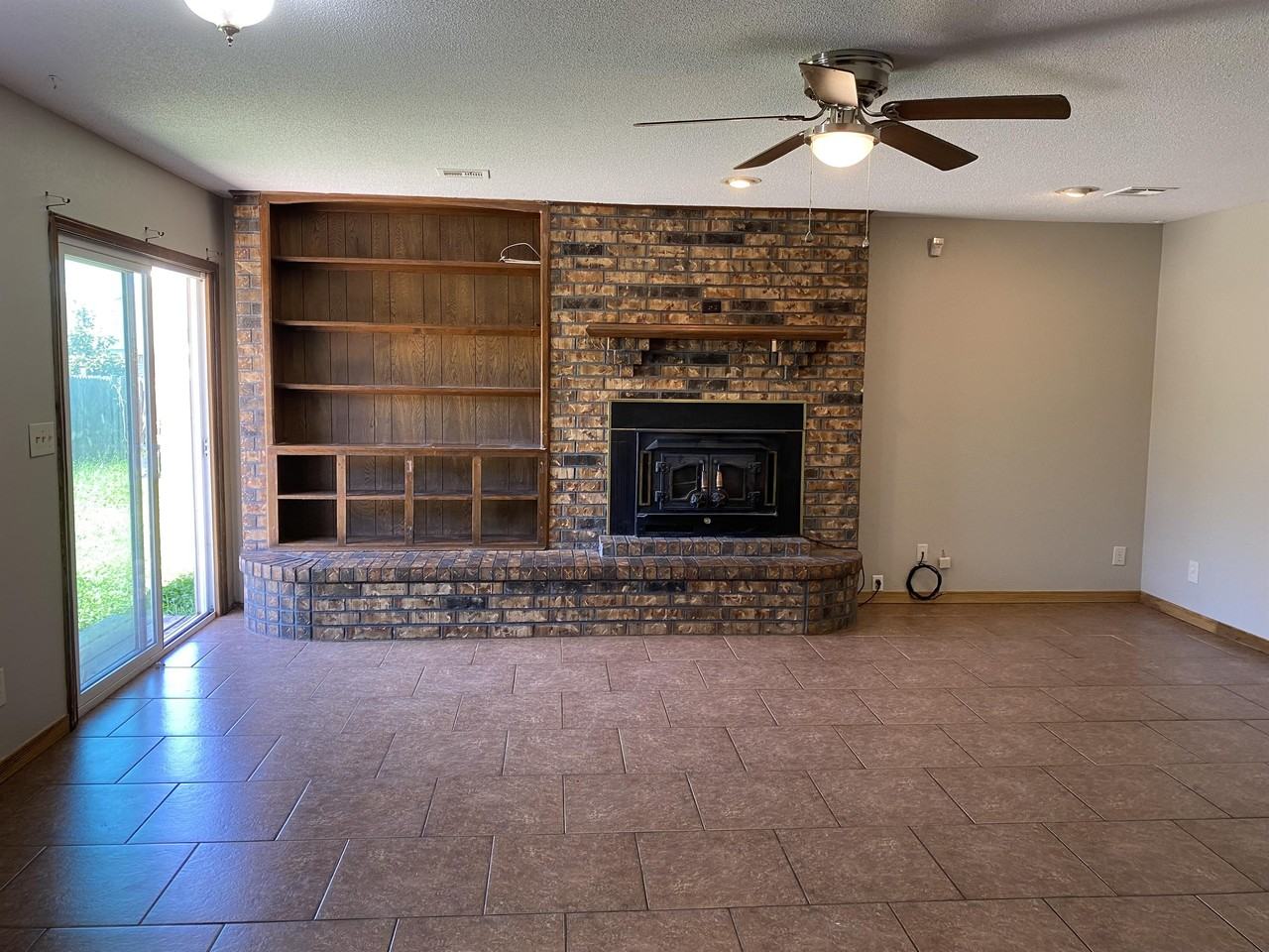 429 E Hillcrest Ln #1 - Photo 6 of 27