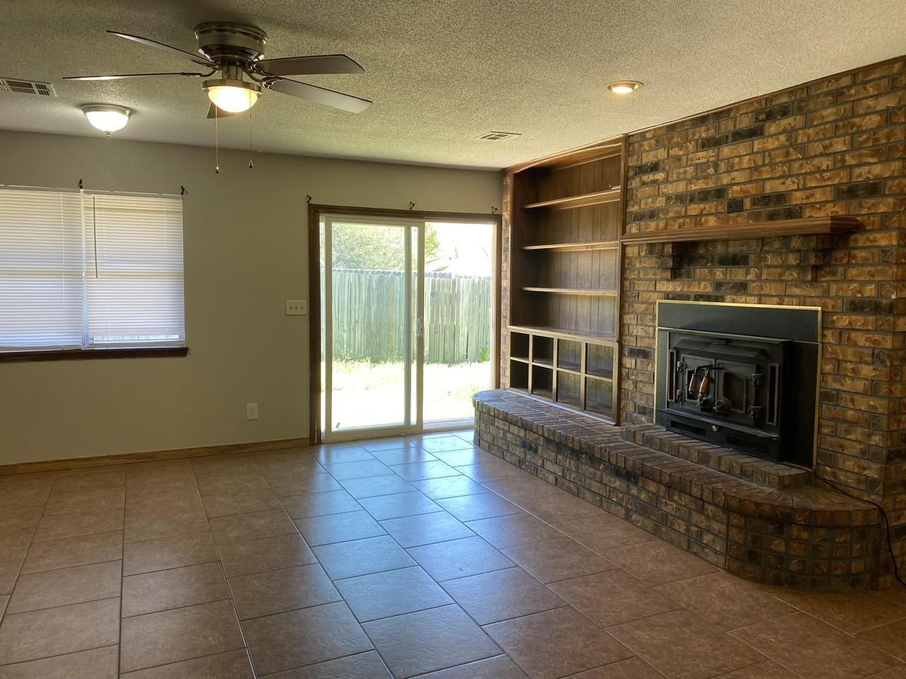 429 E Hillcrest Ln #1 - Photo 7 of 27