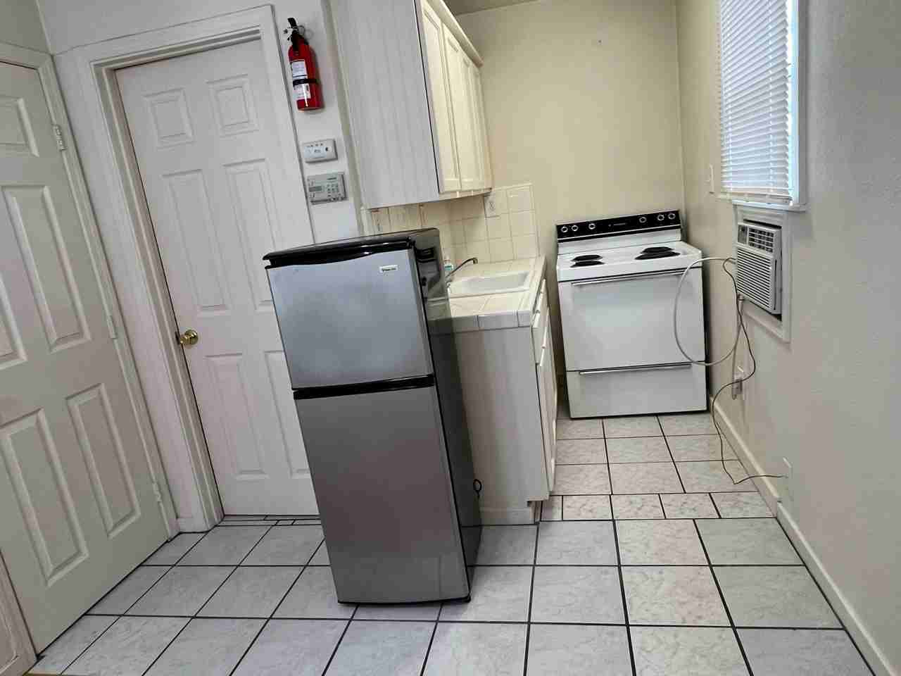 611 E Street - 9 #9 - Photo 3 of 6