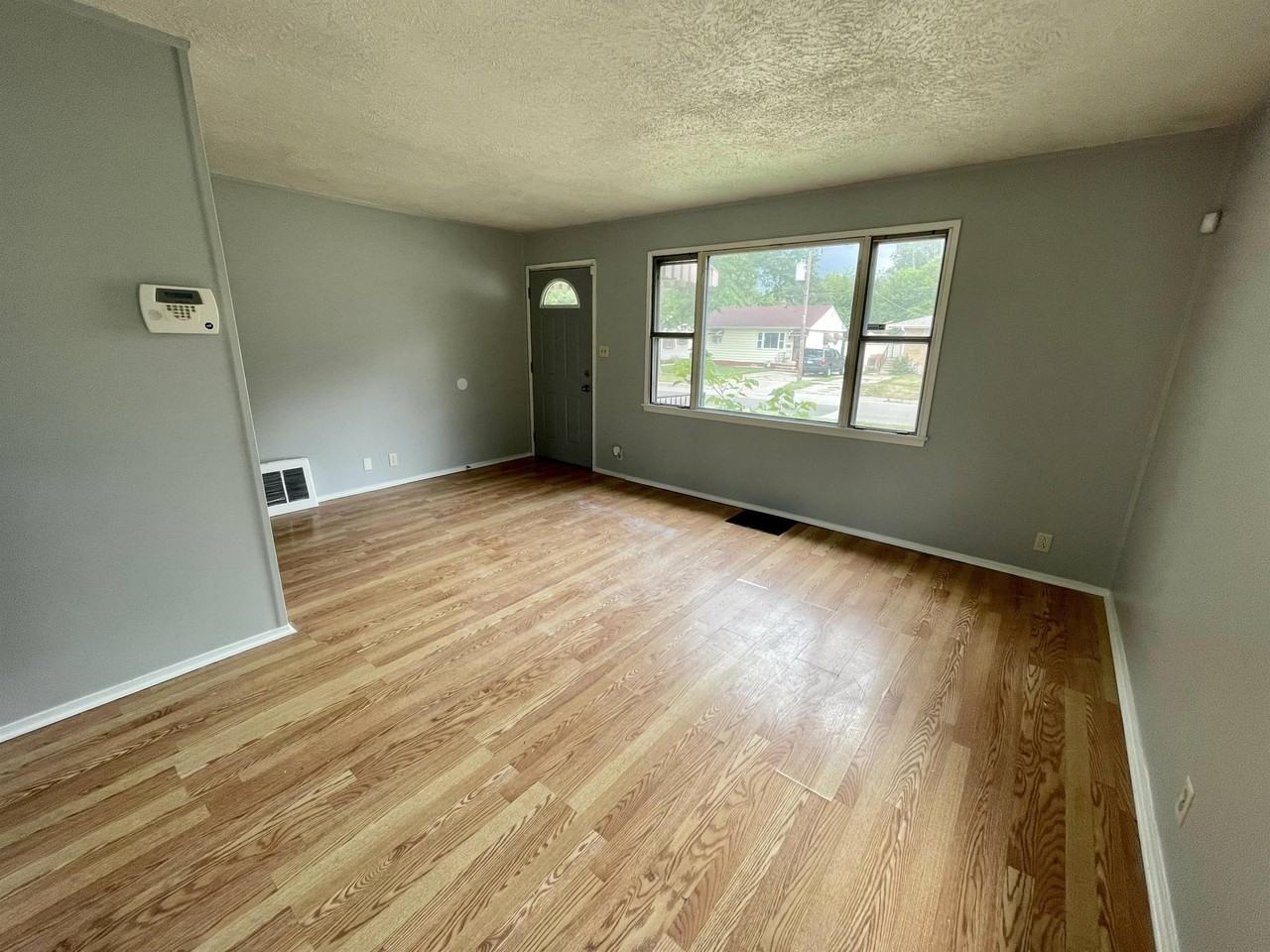 904 Oakley Ave #SFH - Photo 4 of 10