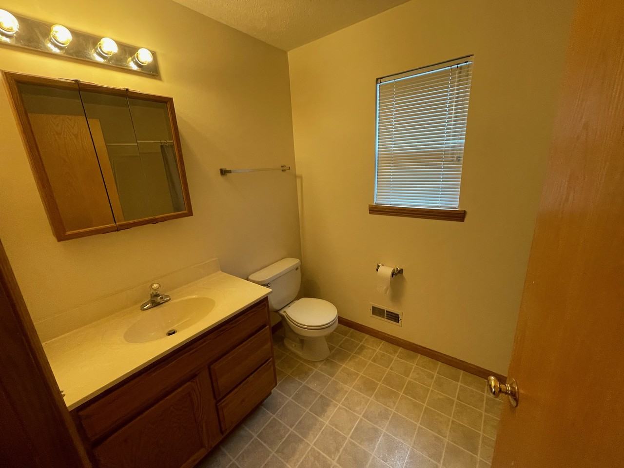 321 S Garfield Ave #321B - Photo 7 of 10
