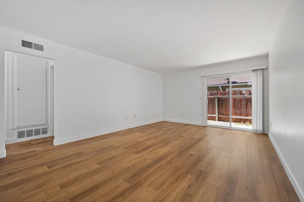 2613 W Aurora St #2 - Photo 4 of 21