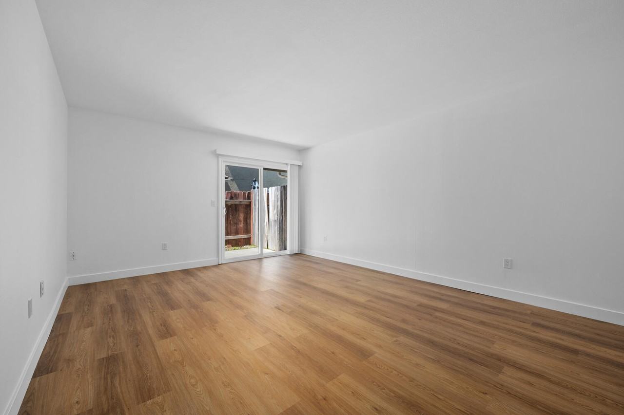 2613 W Aurora St #2 - Photo 5 of 21