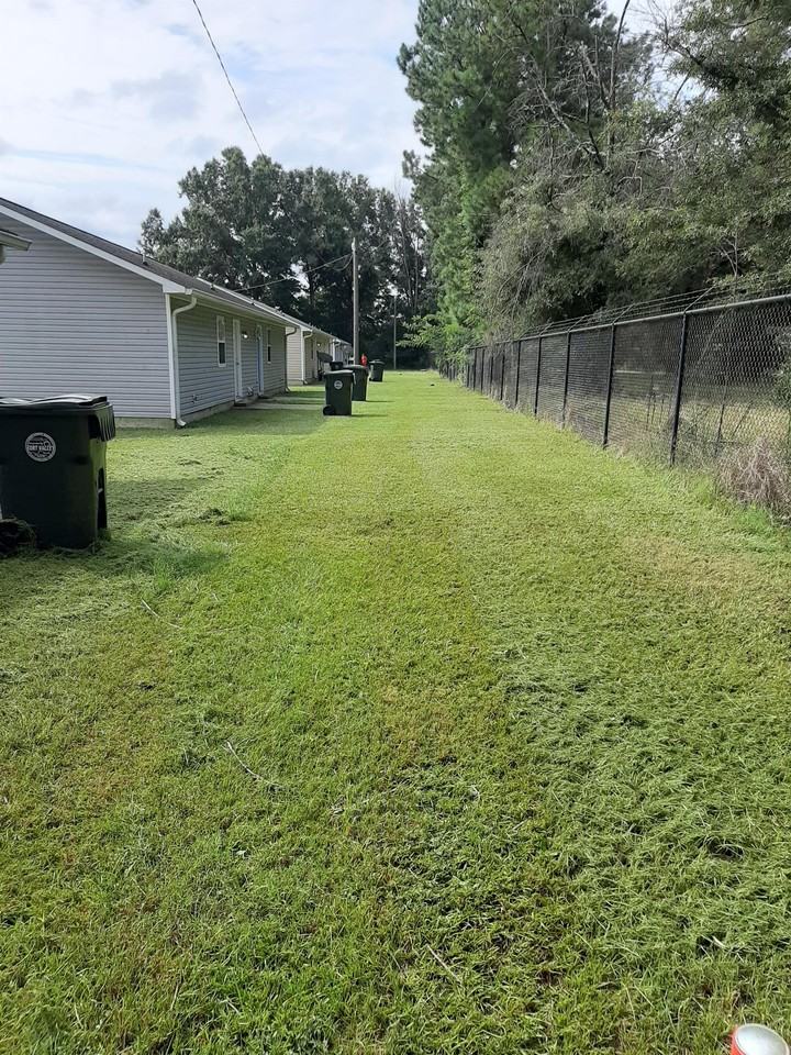 704 Green St - Photo 2 of 14