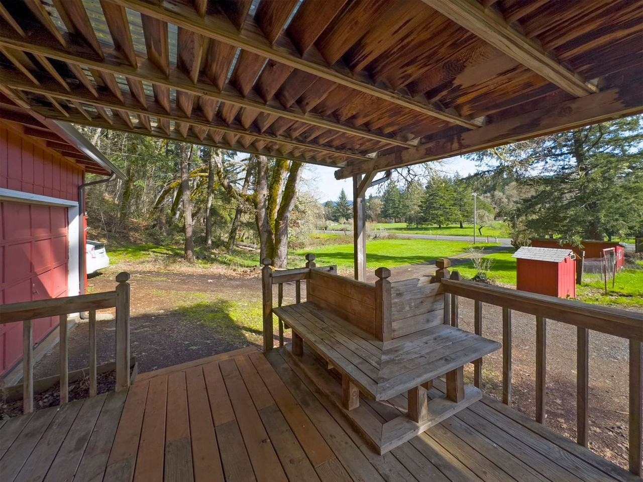 23755 Priest Rd - Photo 3 of 34