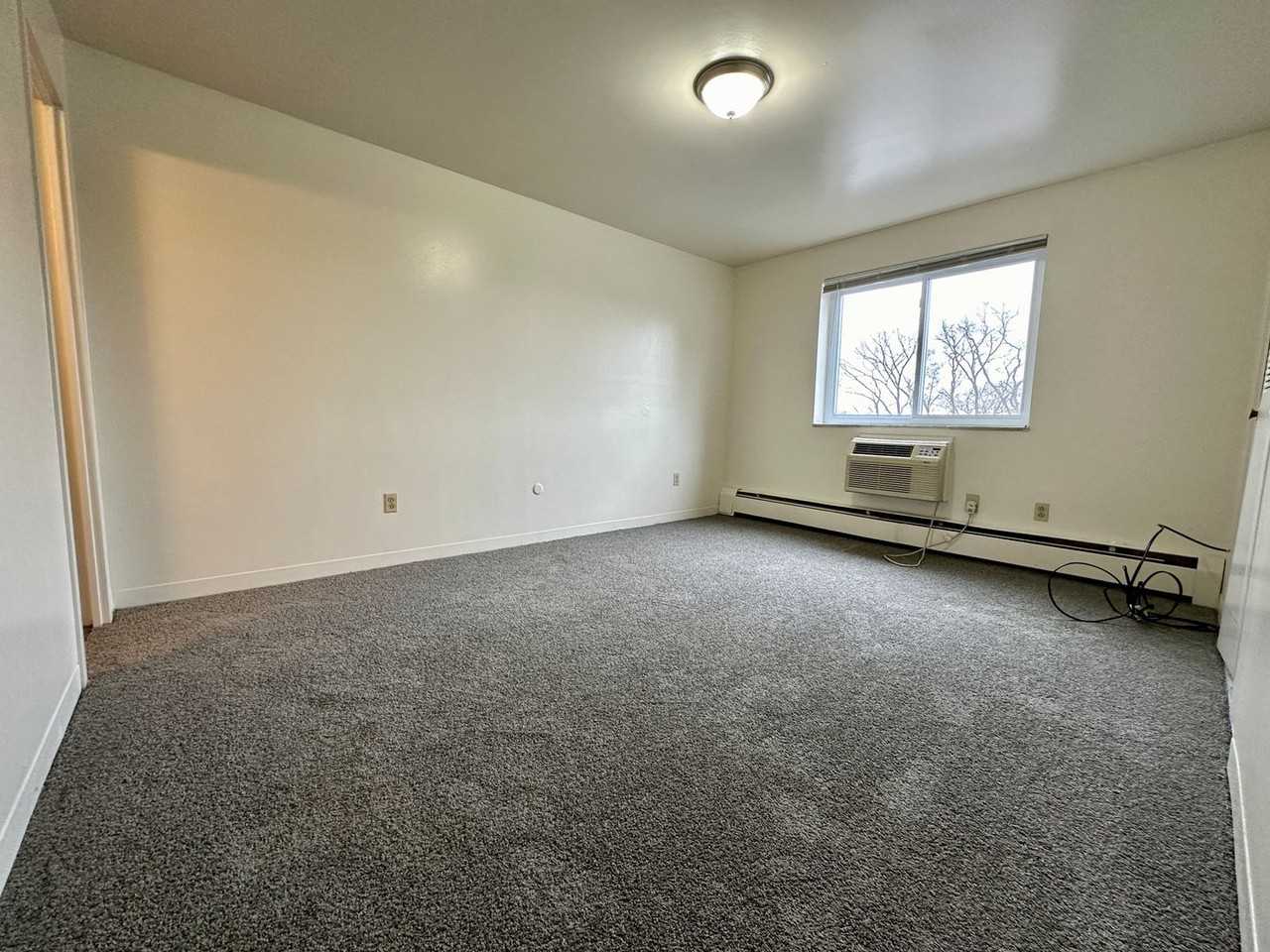 Brett Manor - Photo 5 of 22