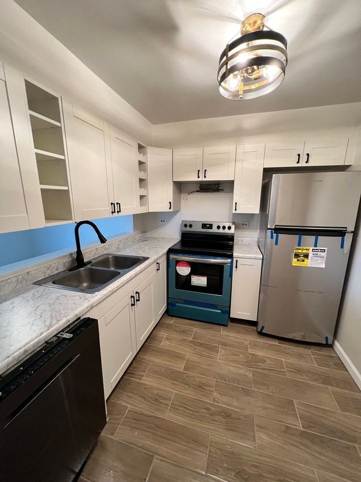 210 Shorewood - Photo 2 of 9