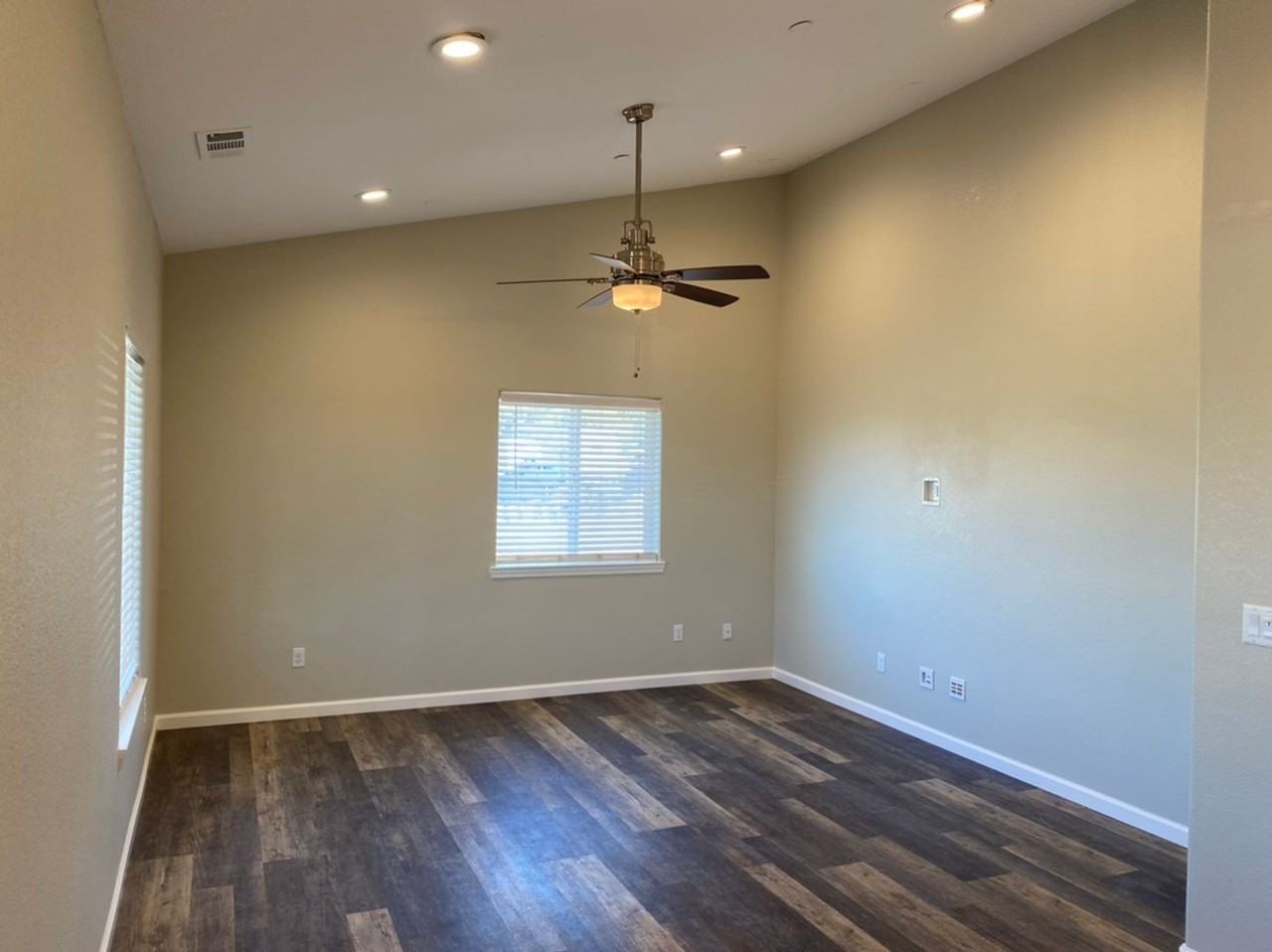 19511 Williams Ave - Photo 5 of 33