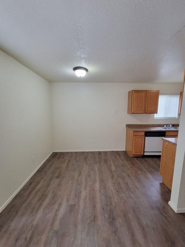 4200 Boyett St Apt C - Photo 6 of 14