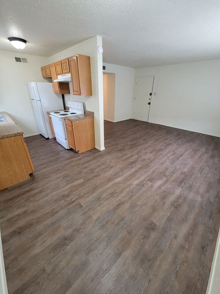 4200 Boyett St Apt C - Photo 7 of 14