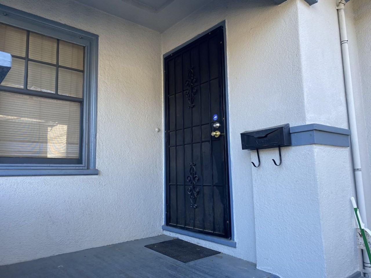 735 Virginia St Unit B - Photo 3 of 15