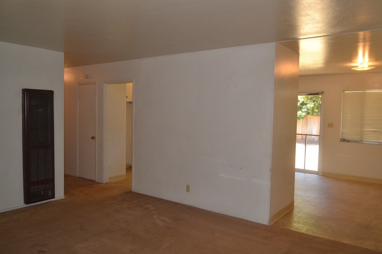 40232 Davis St - Photo 3 of 6