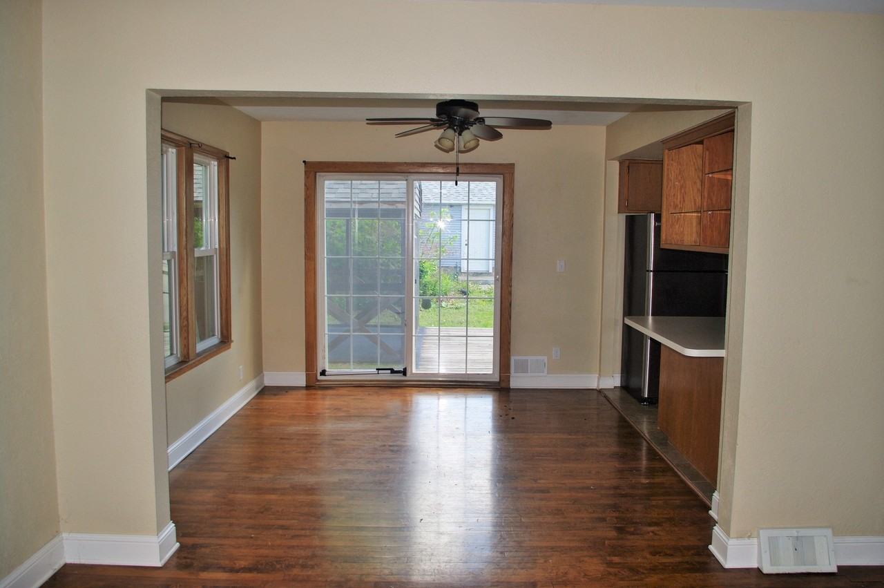 266 Belvidere St E - Photo 2 of 15
