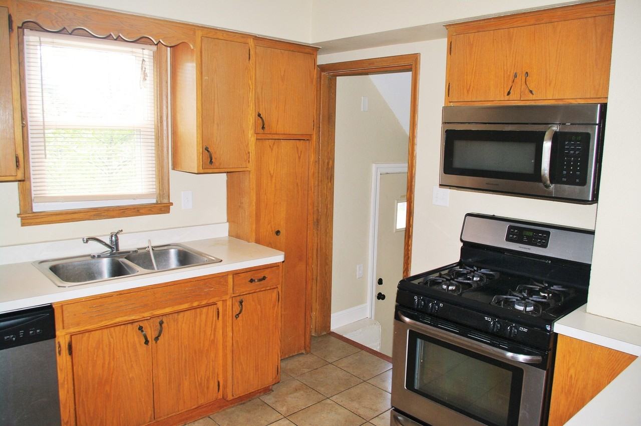 266 Belvidere St E - Photo 4 of 15