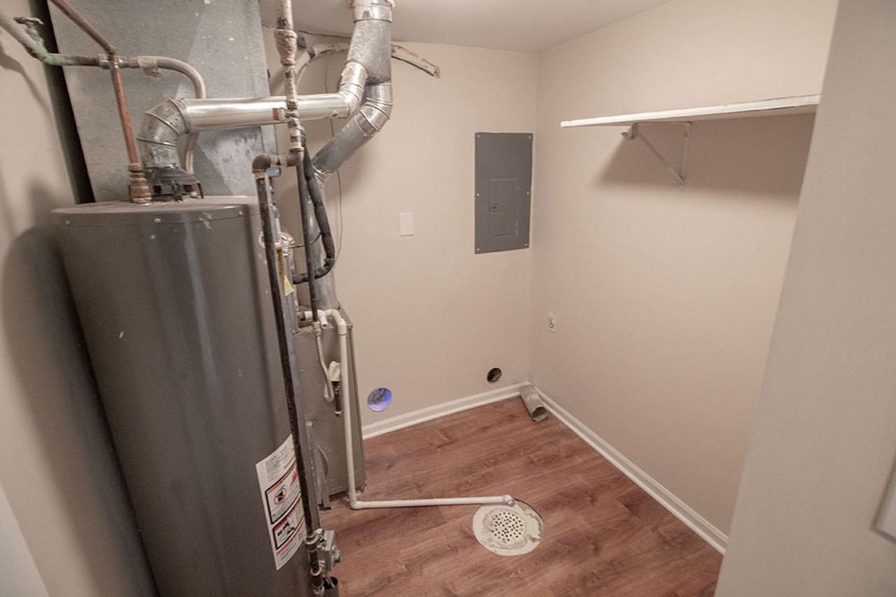 3608 Hermitage Rd - Photo 5 of 34