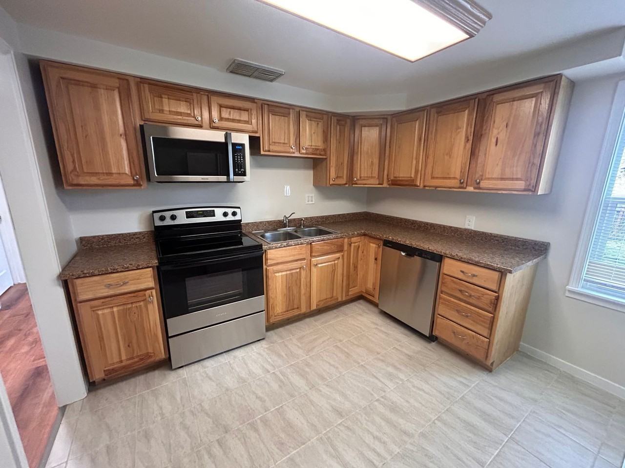 1333 E 41st Ave - Photo 5 of 32