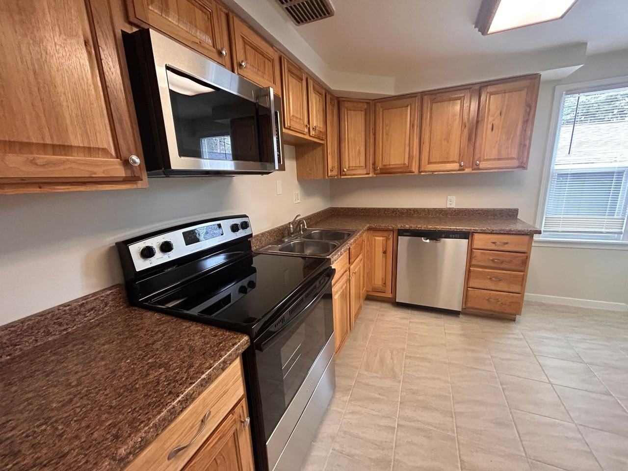 1333 E 41st Ave - Photo 6 of 32