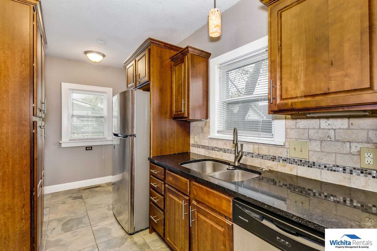 401 N Oliver Ave - Photo 4 of 12