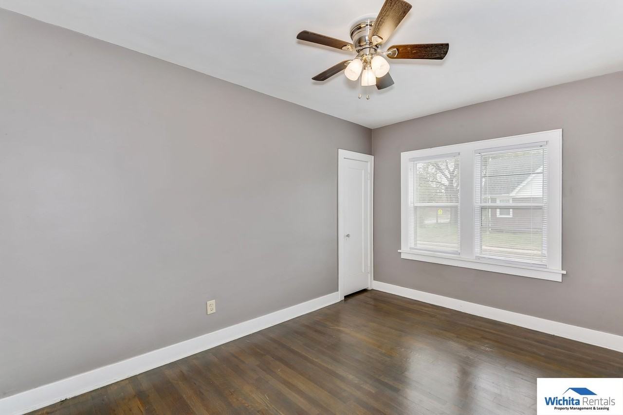 401 N Oliver Ave - Photo 7 of 12