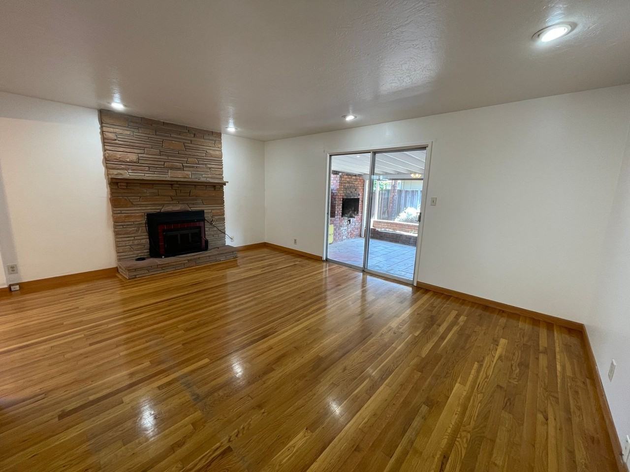 1514 Willowgate Dr - Photo 3 of 19
