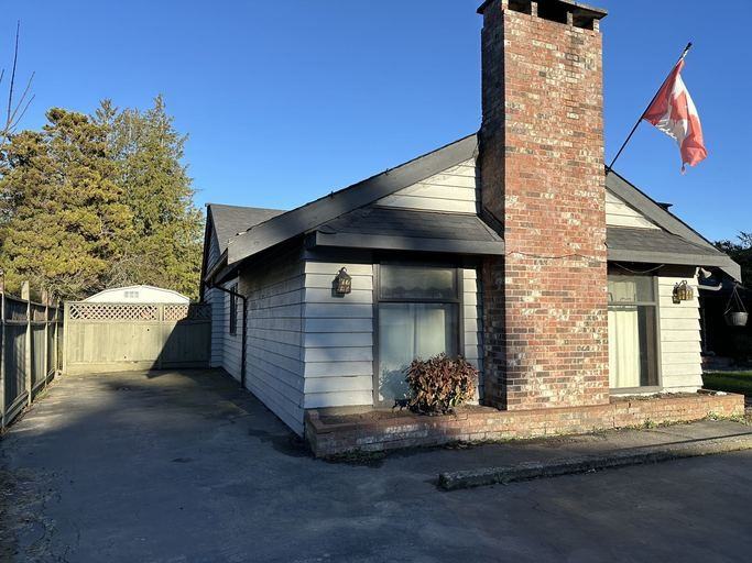 4801 Cedar Cres - Photo 2 of 21