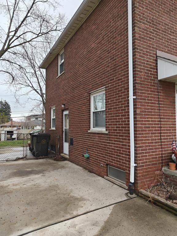 2529 West Rd - Photo 2 of 19