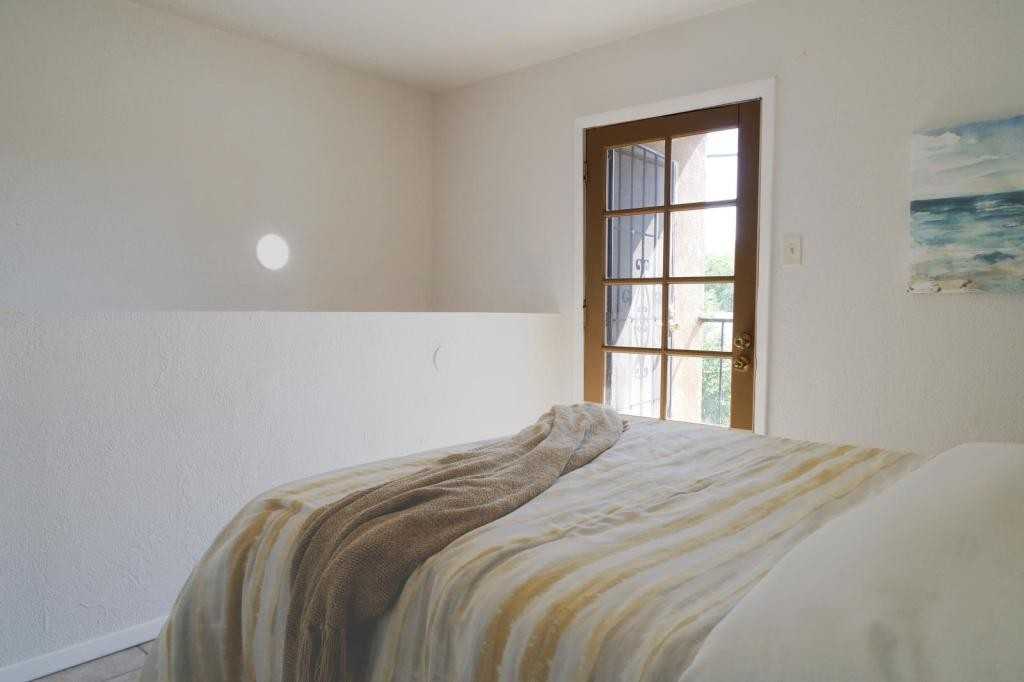 422 Texas St Ne - Photo 4 of 15