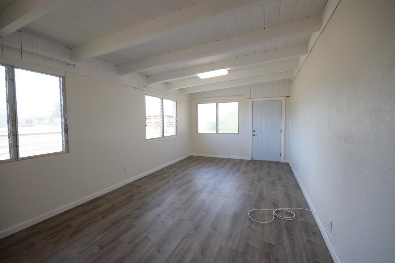 1372 Hooli Cir - Photo 2 of 5