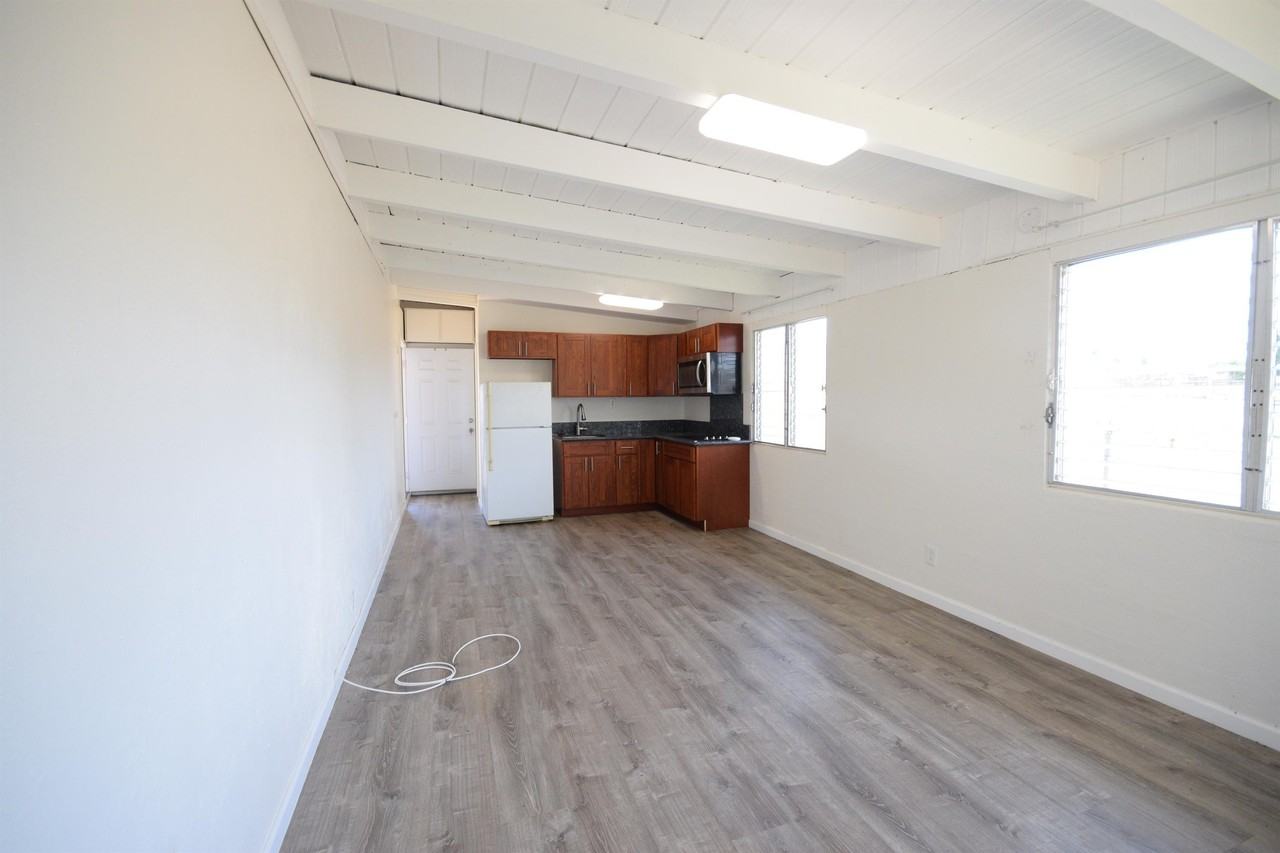 1372 Hooli Cir - Photo 3 of 5