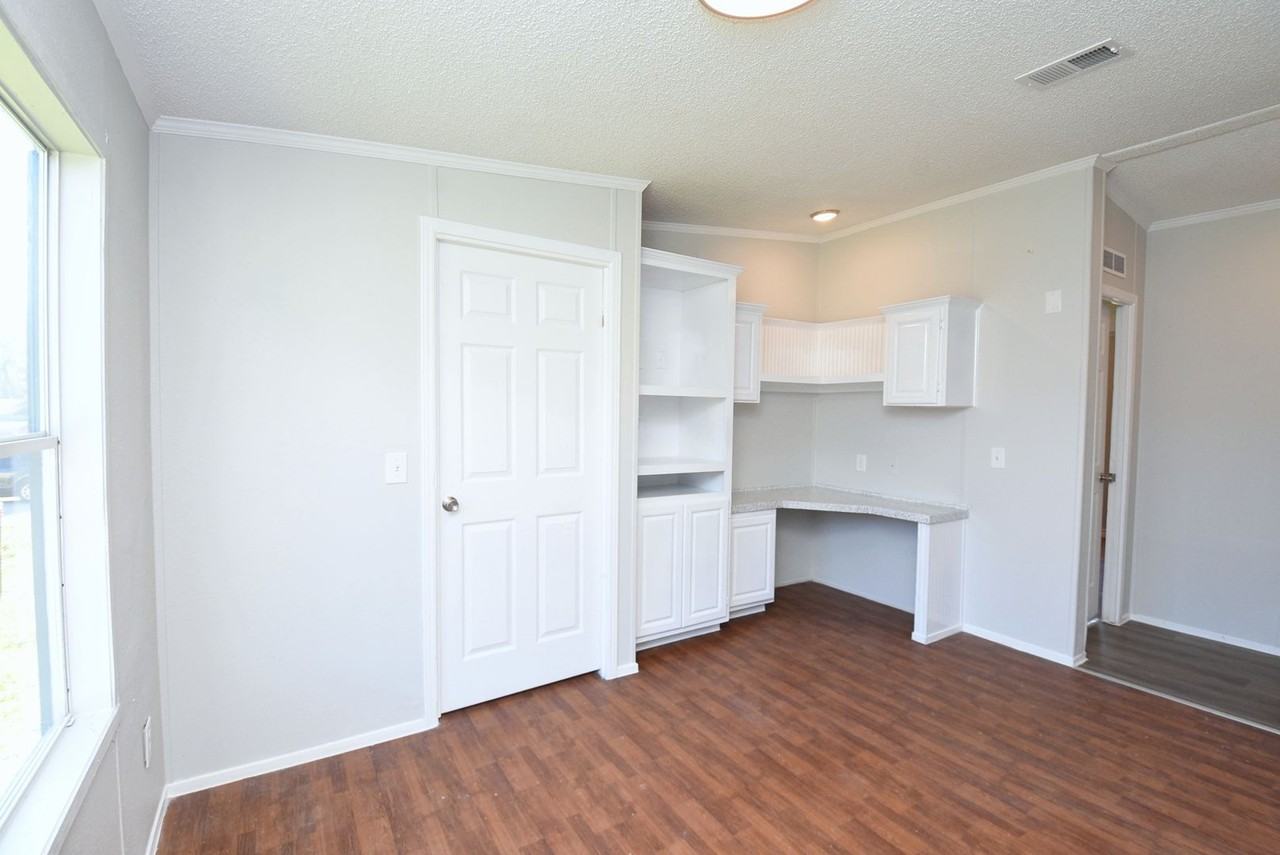 12767 Roy Harris Loop - Photo 6 of 32