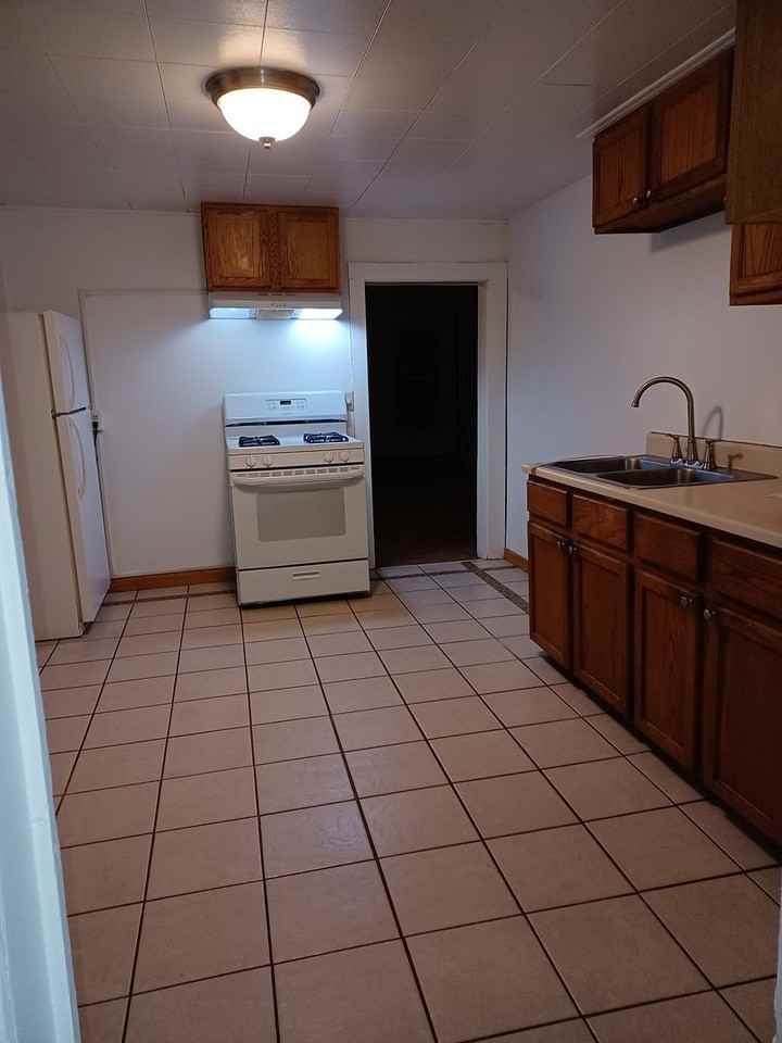 223 N 10th St - Photo 3 of 14