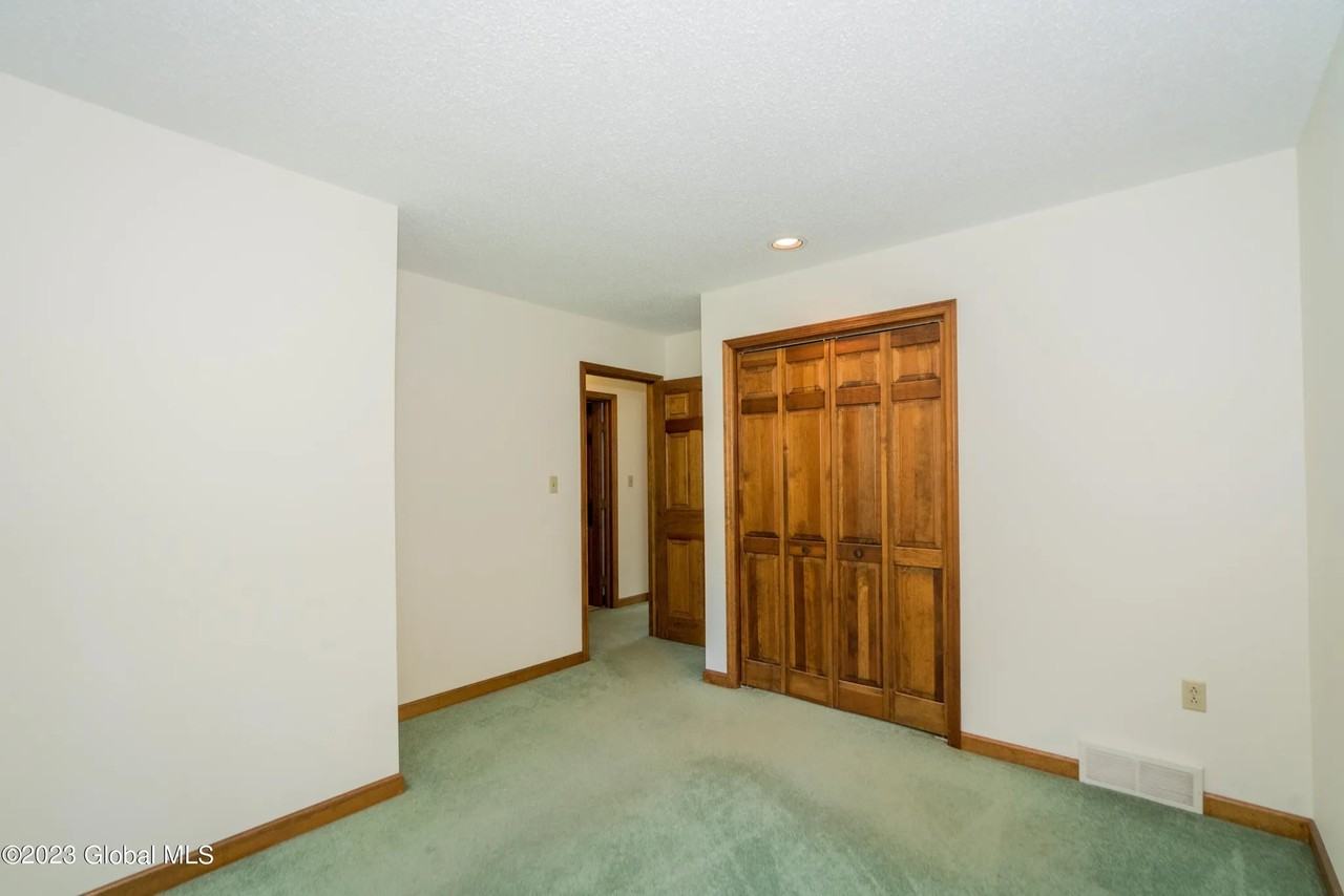 18 Knollwood Dr #NA - Photo 2 of 24