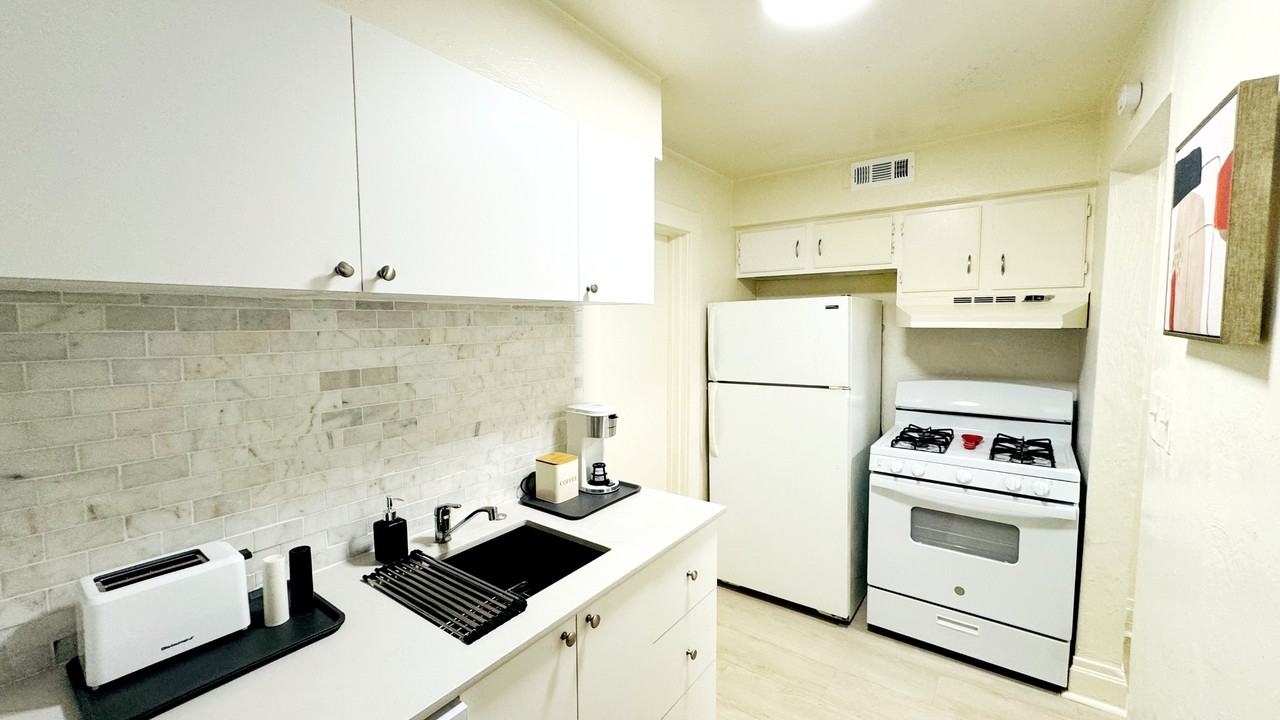 715 E Parker Ln #1 - Photo 5 of 12