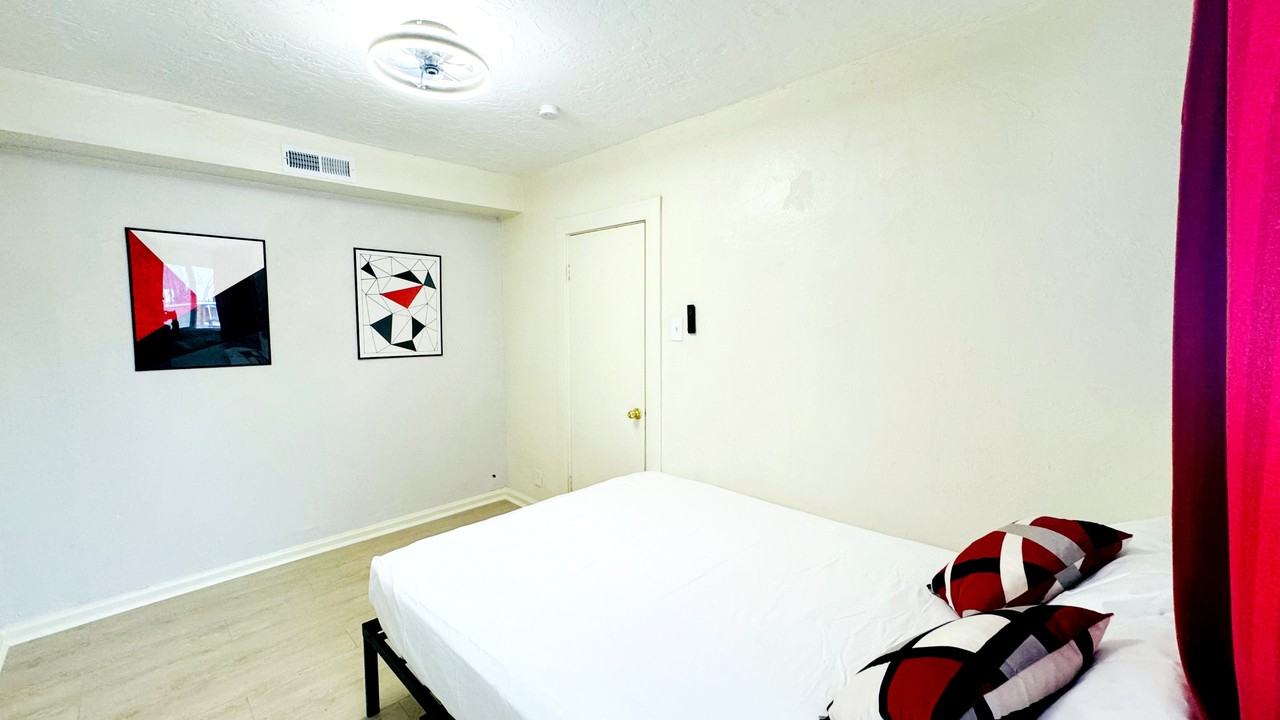 715 E Parker Ln #1 - Photo 6 of 12