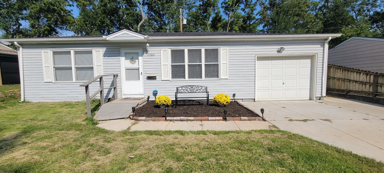 7305 S 69th St #NA - Photo 2 of 12