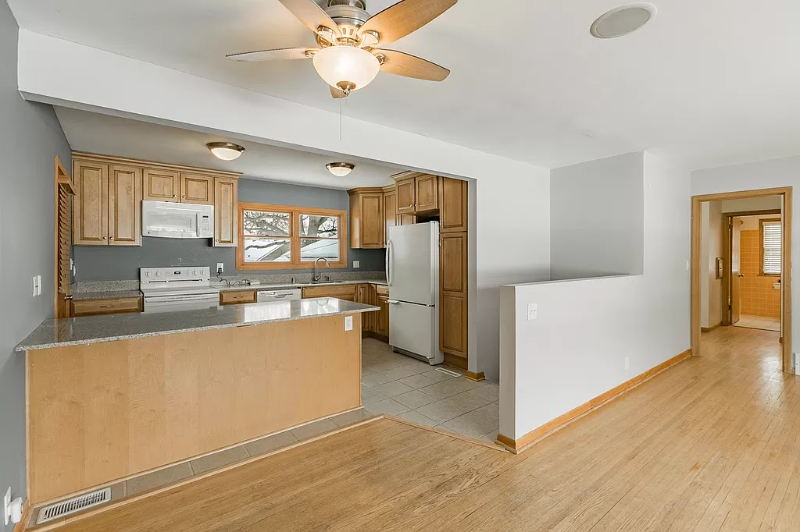 7013 Cedar Lake Rd S - Photo 3 of 39