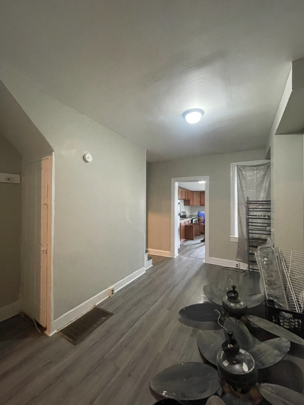 550 Salem Ave - Photo 3 of 14